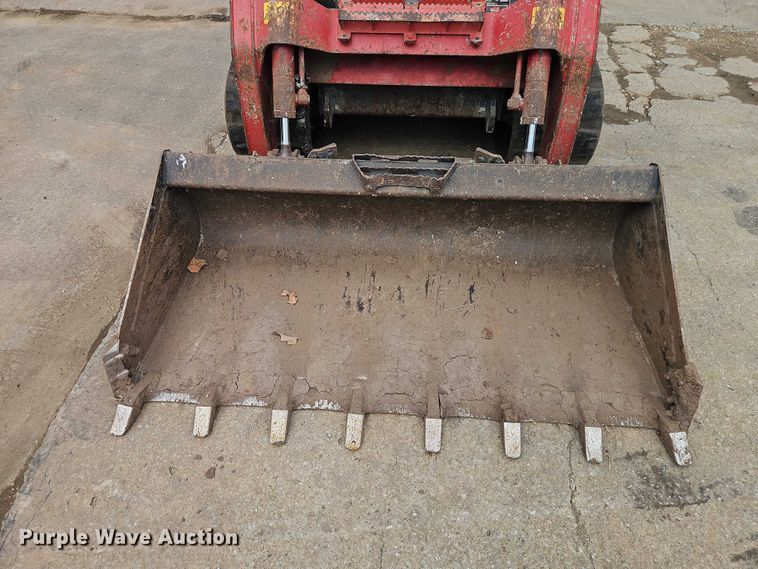 image for item EO7240 2017 Takeuchi TL10V2 tracked skid steer loader