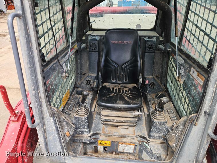 image for item EO7240 2017 Takeuchi TL10V2 tracked skid steer loader