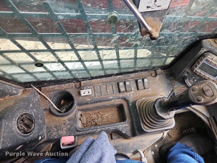 image for item EO7240 2017 Takeuchi TL10V2 tracked skid steer loader