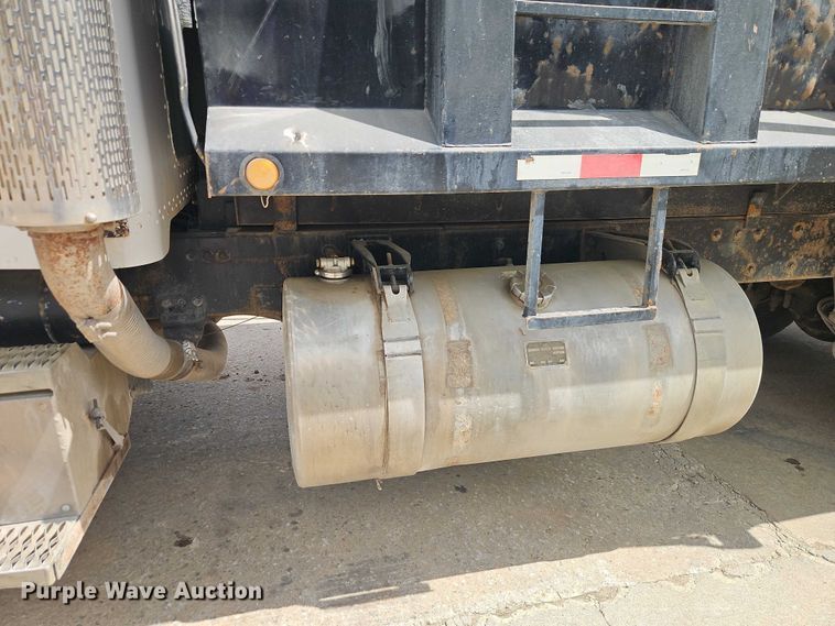 image for item EO7241 1991 Peterbilt 379 dump truck