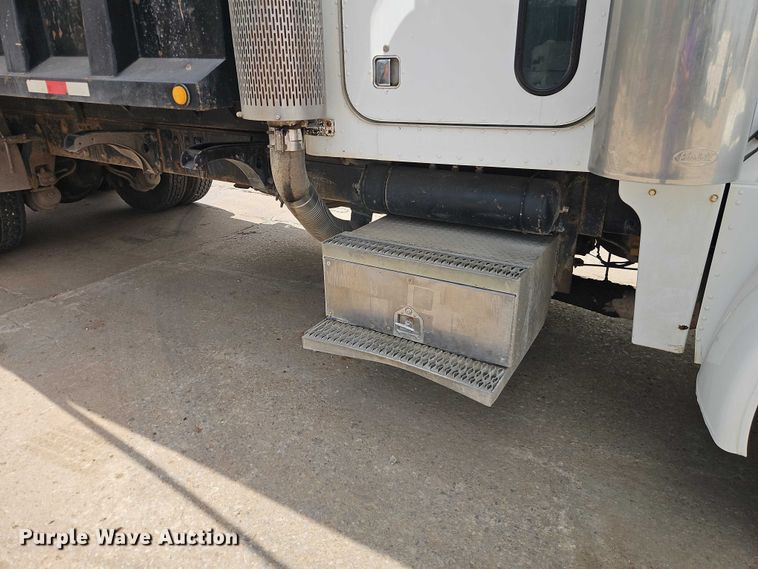 image for item EO7241 1991 Peterbilt 379 dump truck