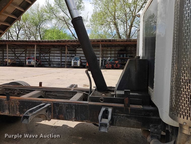 image for item EO7241 1991 Peterbilt 379 dump truck