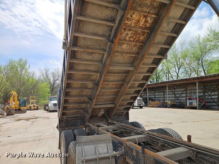 image for item EO7241 1991 Peterbilt 379 dump truck