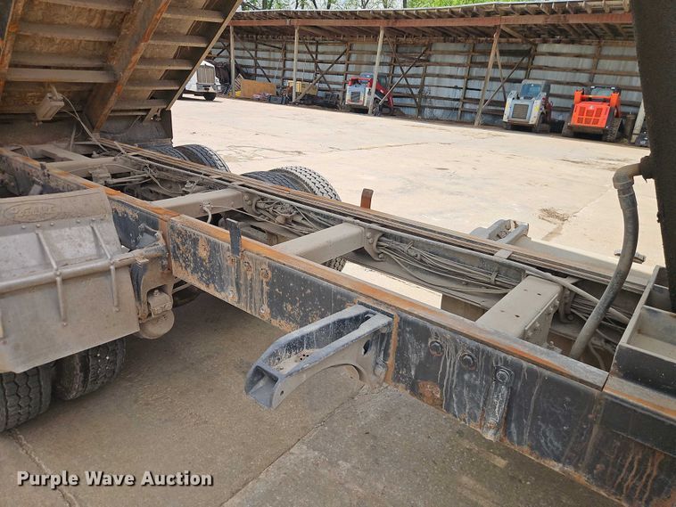 image for item EO7241 1991 Peterbilt 379 dump truck