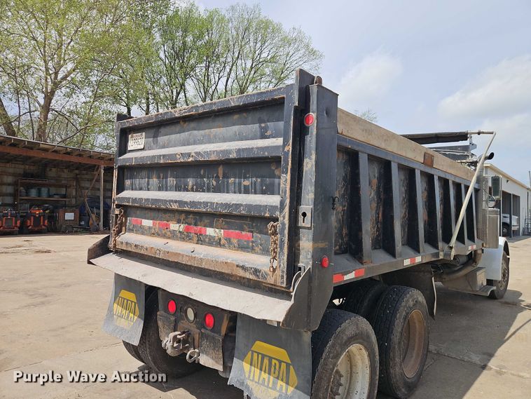 image for item EO7241 1991 Peterbilt 379 dump truck