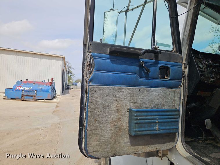 image for item EO7241 1991 Peterbilt 379 dump truck