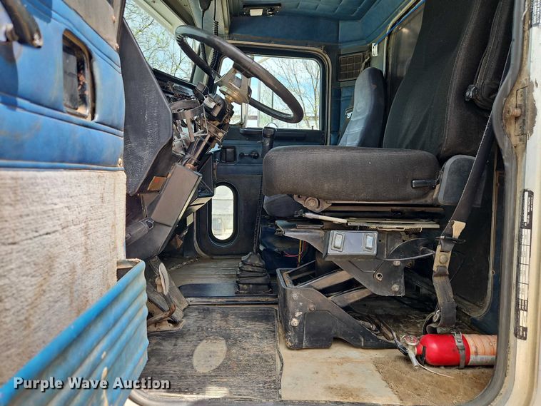 image for item EO7241 1991 Peterbilt 379 dump truck