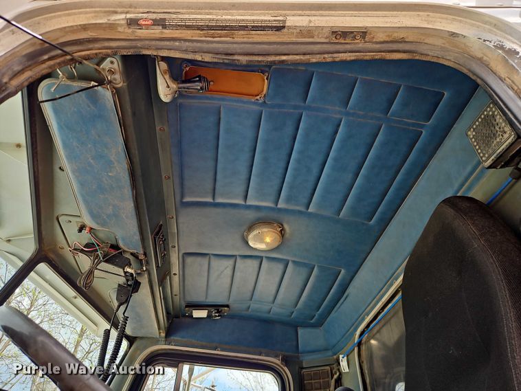 image for item EO7241 1991 Peterbilt 379 dump truck