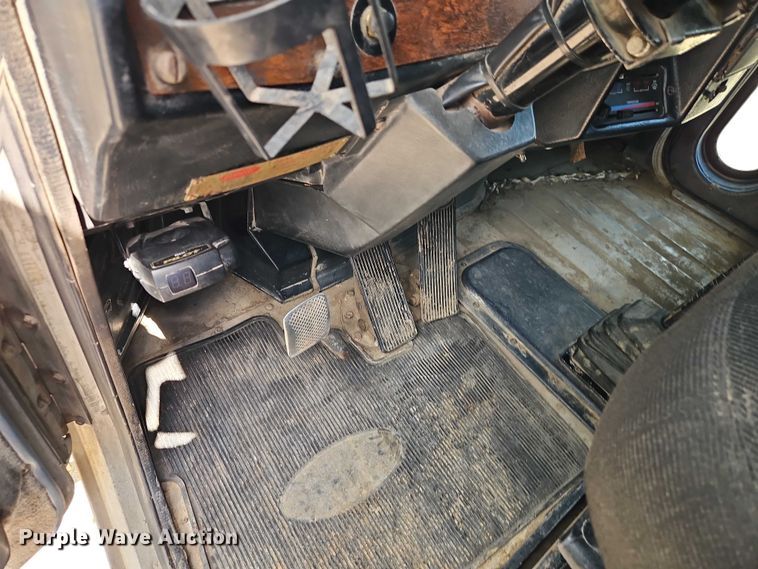 image for item EO7241 1991 Peterbilt 379 dump truck