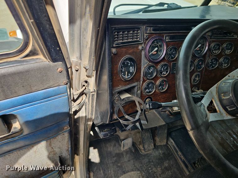 image for item EO7241 1991 Peterbilt 379 dump truck