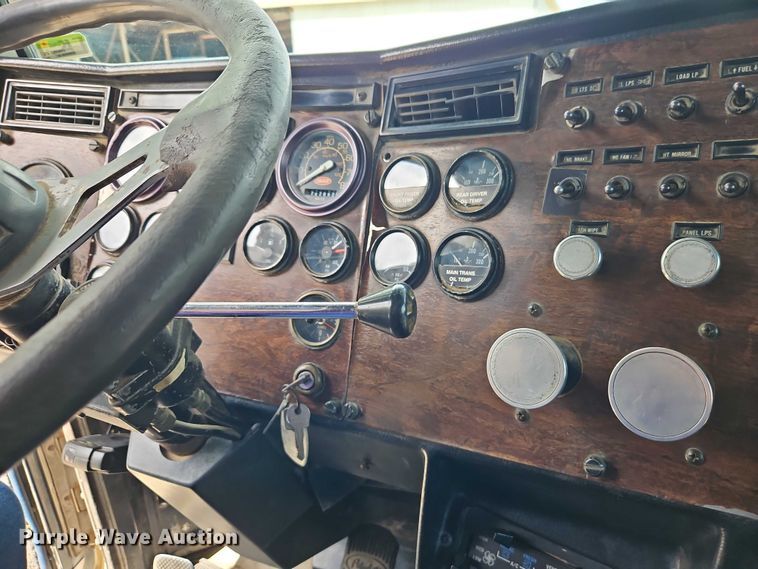 image for item EO7241 1991 Peterbilt 379 dump truck