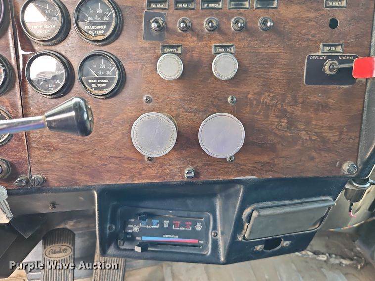 image for item EO7241 1991 Peterbilt 379 dump truck