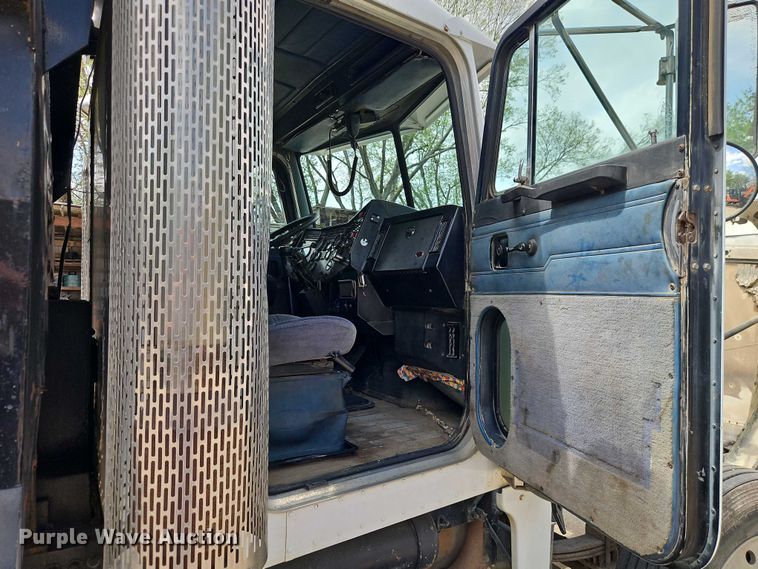 image for item EO7241 1991 Peterbilt 379 dump truck