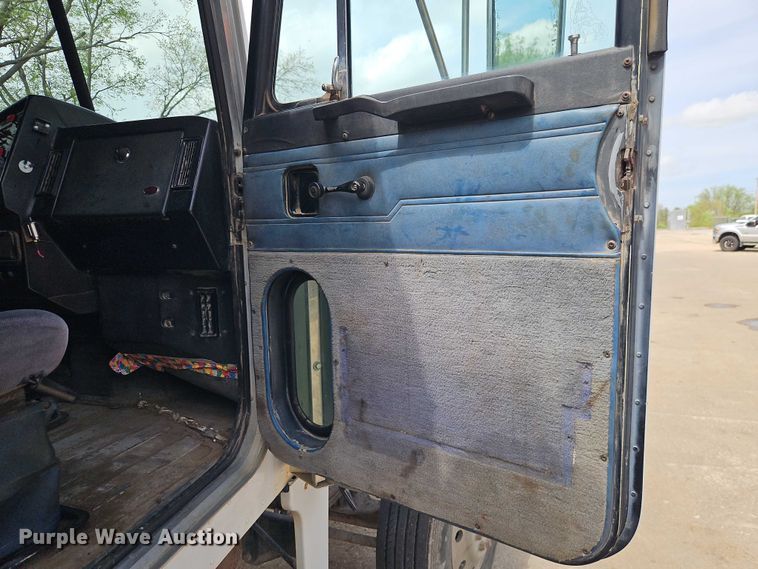 image for item EO7241 1991 Peterbilt 379 dump truck