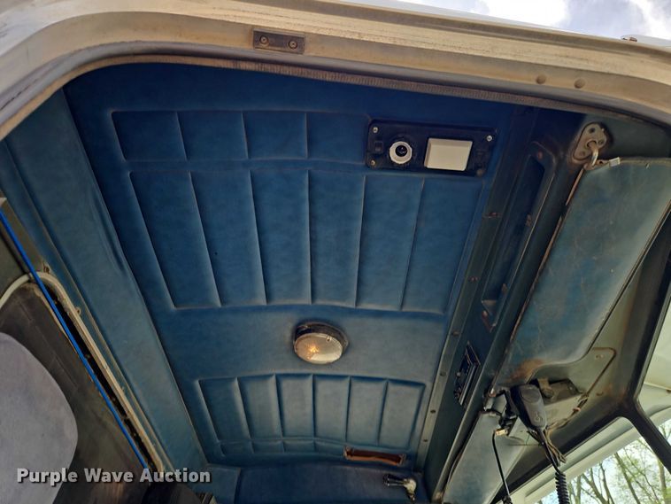 image for item EO7241 1991 Peterbilt 379 dump truck