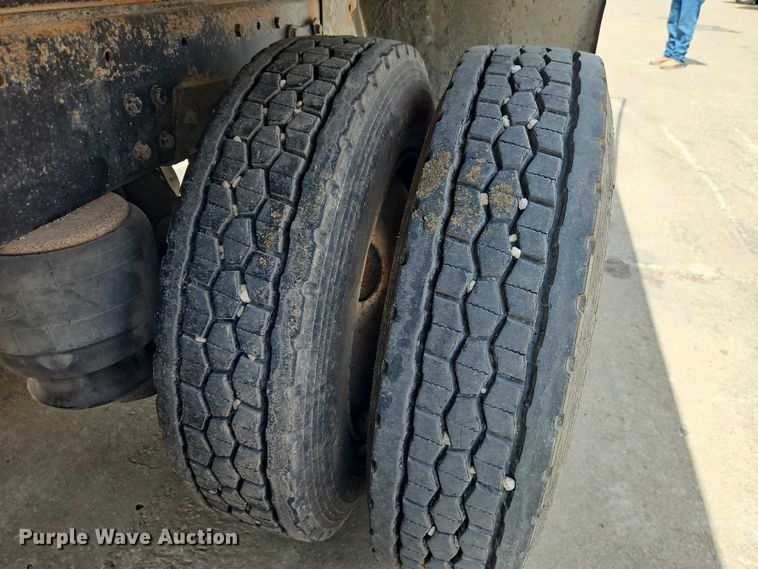 image for item EO7241 1991 Peterbilt 379 dump truck