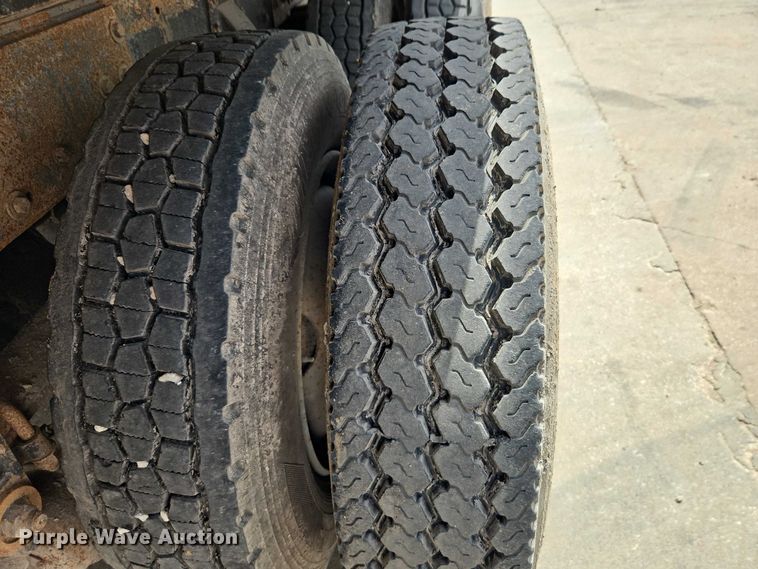 image for item EO7241 1991 Peterbilt 379 dump truck