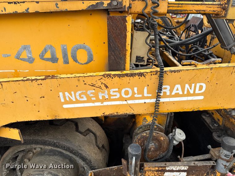 image for item EQ5003 2001 Blaw-Knox PF-4410 paver