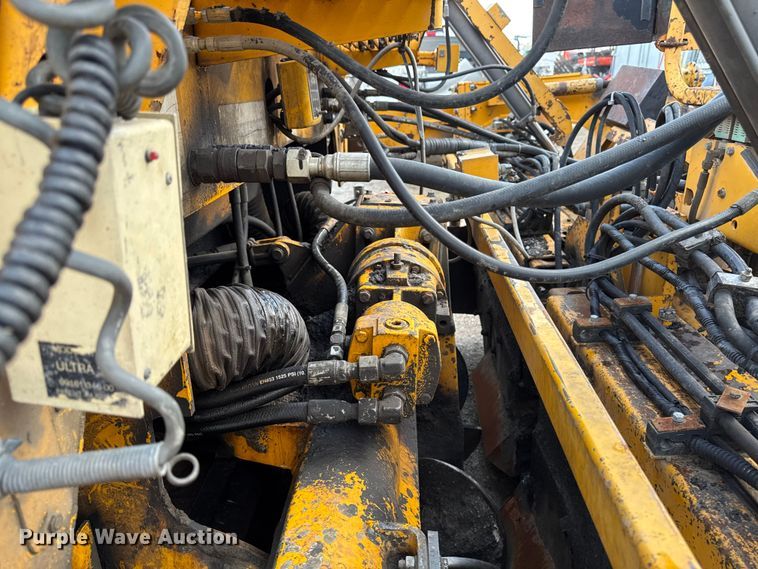 image for item EQ5003 2001 Blaw-Knox PF-4410 paver