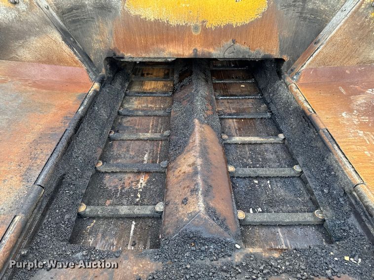 image for item EQ5003 2001 Blaw-Knox PF-4410 paver