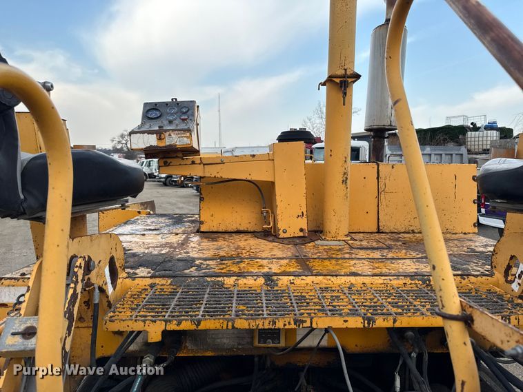 image for item EQ5003 2001 Blaw-Knox PF-4410 paver