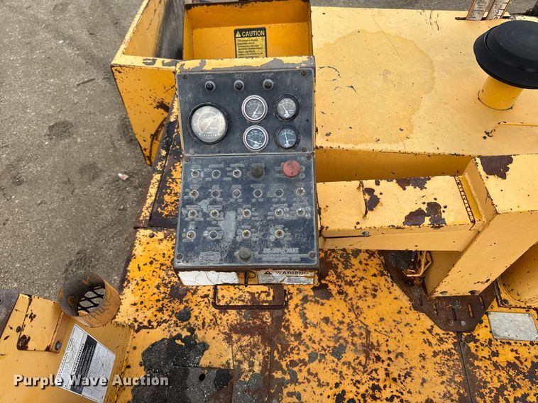 image for item EQ5003 2001 Blaw-Knox PF-4410 paver