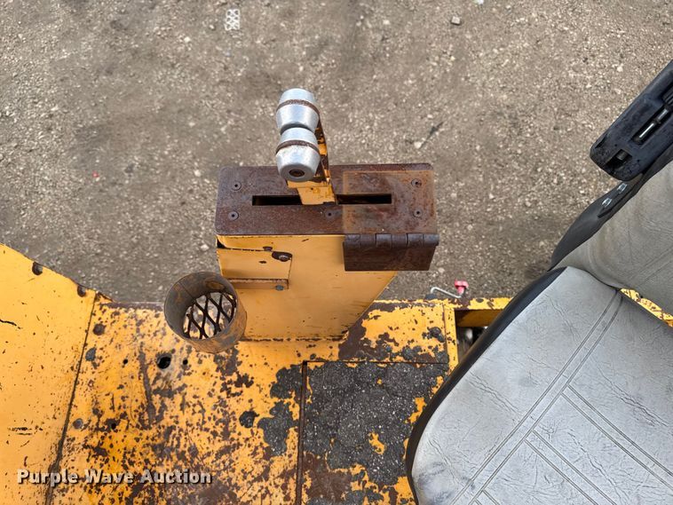 image for item EQ5003 2001 Blaw-Knox PF-4410 paver