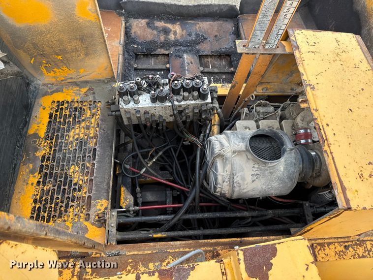 image for item EQ5003 2001 Blaw-Knox PF-4410 paver