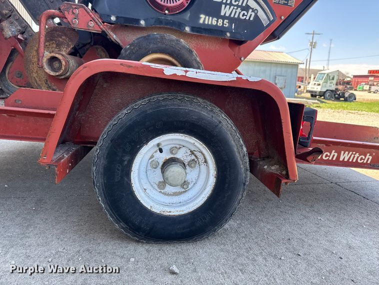 image for item EQ5011 Ditch Witch 1330 trencher