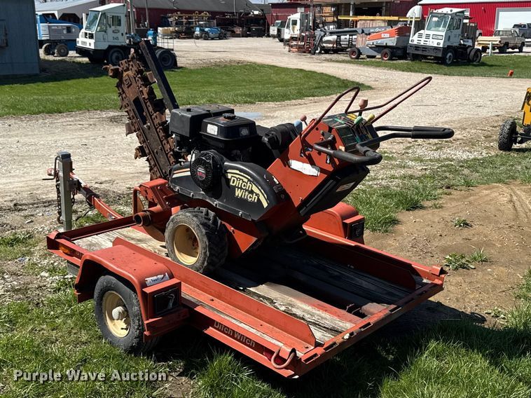 image for item EQ5014 Ditch Witch 1330 trencher