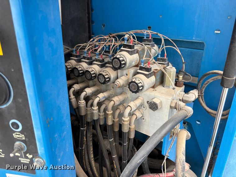 image for item ER7513 2002 Genie Z60/34 boom lift