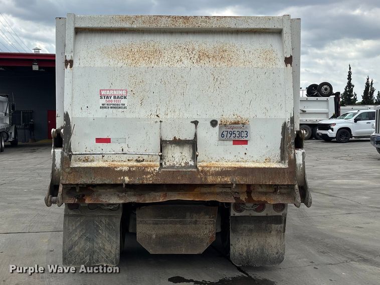 image for item ER7532 2009 Peterbilt 367 dump truck