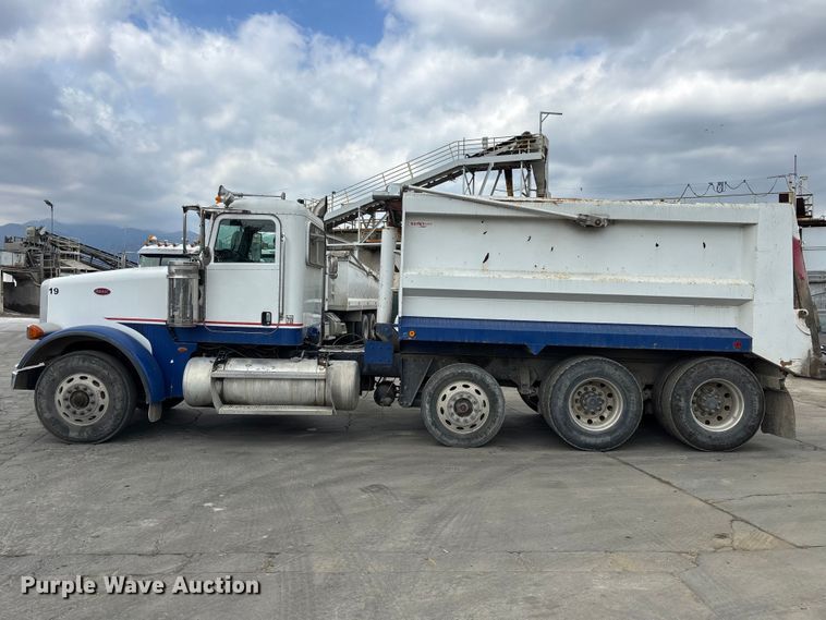 image for item ER7532 2009 Peterbilt 367 dump truck