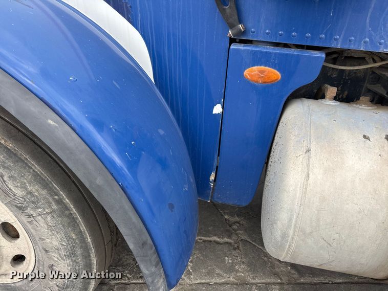 image for item ER7532 2009 Peterbilt 367 dump truck