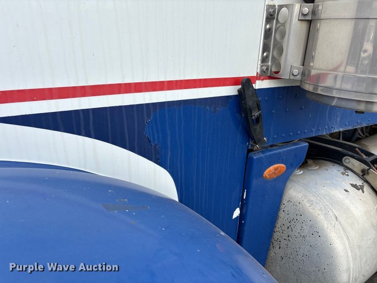 image for item ER7532 2009 Peterbilt 367 dump truck