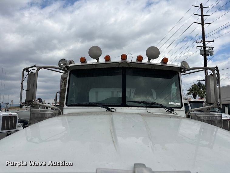 image for item ER7532 2009 Peterbilt 367 dump truck