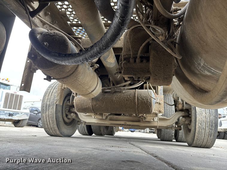 image for item ER7532 2009 Peterbilt 367 dump truck