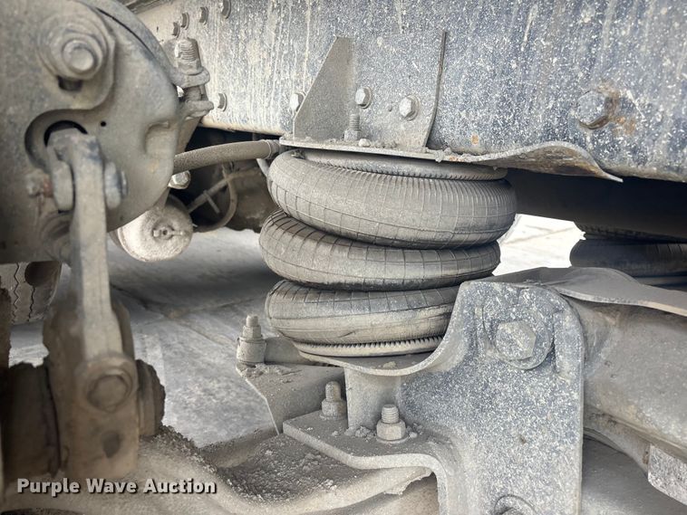 image for item ER7532 2009 Peterbilt 367 dump truck