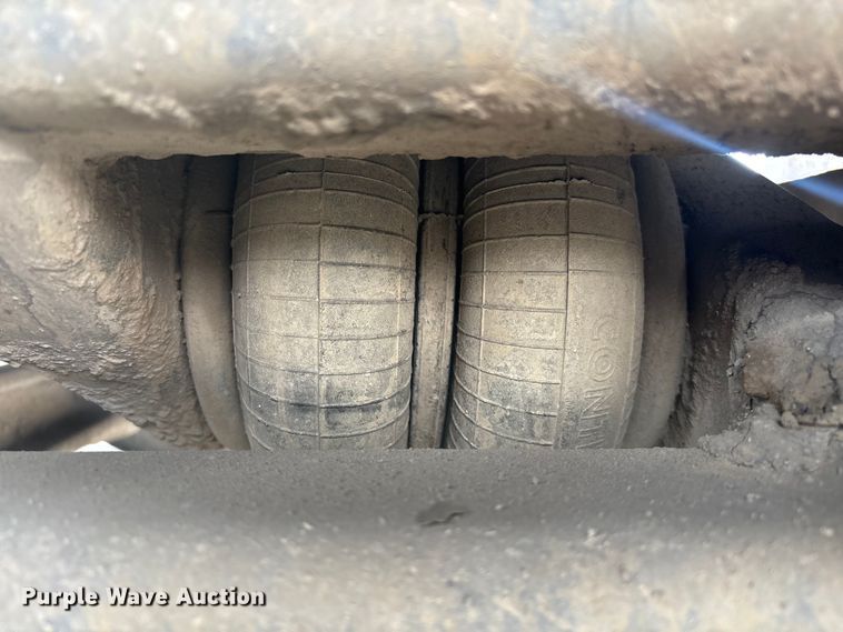 image for item ER7532 2009 Peterbilt 367 dump truck