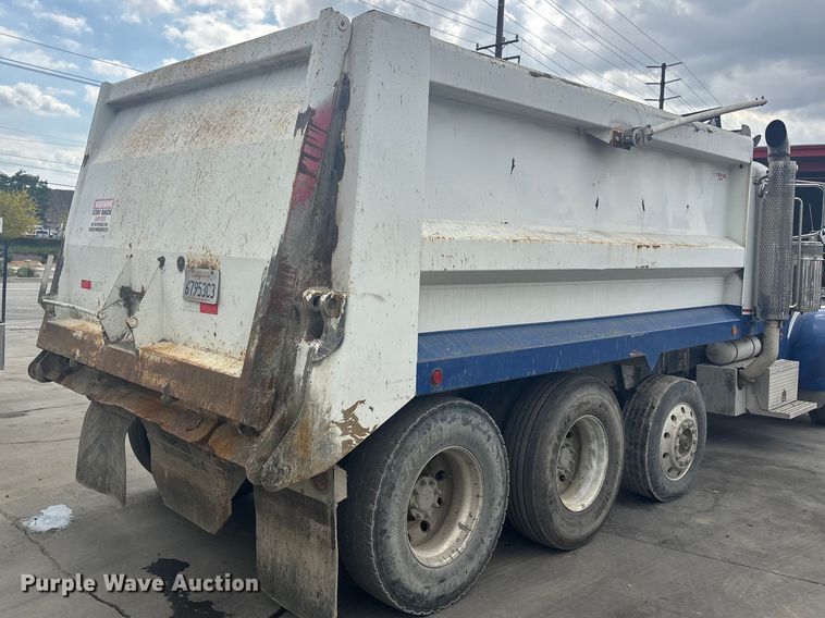 image for item ER7532 2009 Peterbilt 367 dump truck