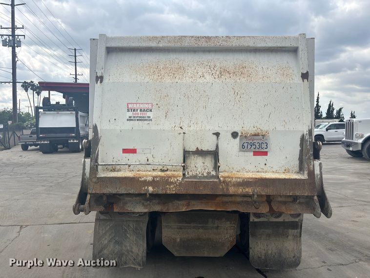 image for item ER7532 2009 Peterbilt 367 dump truck