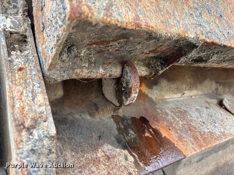 image for item ER7532 2009 Peterbilt 367 dump truck