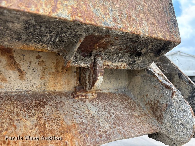 image for item ER7532 2009 Peterbilt 367 dump truck