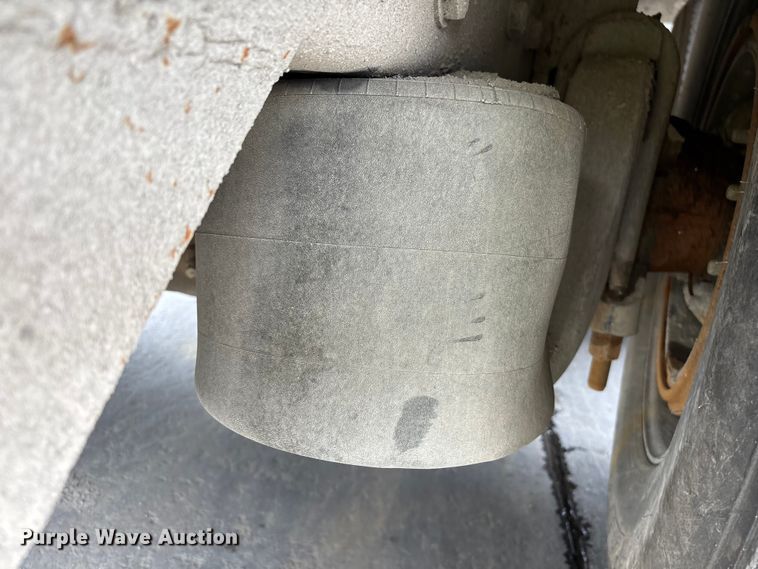 image for item ER7532 2009 Peterbilt 367 dump truck