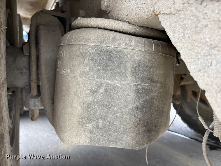 image for item ER7532 2009 Peterbilt 367 dump truck