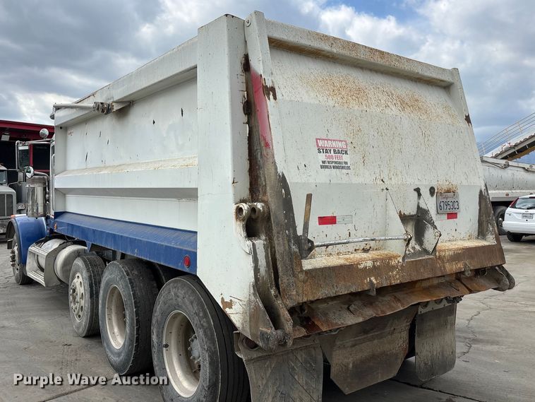 image for item ER7532 2009 Peterbilt 367 dump truck