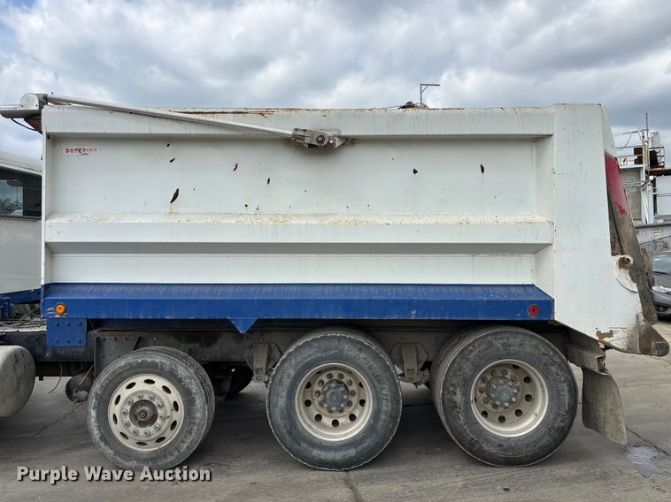 image for item ER7532 2009 Peterbilt 367 dump truck