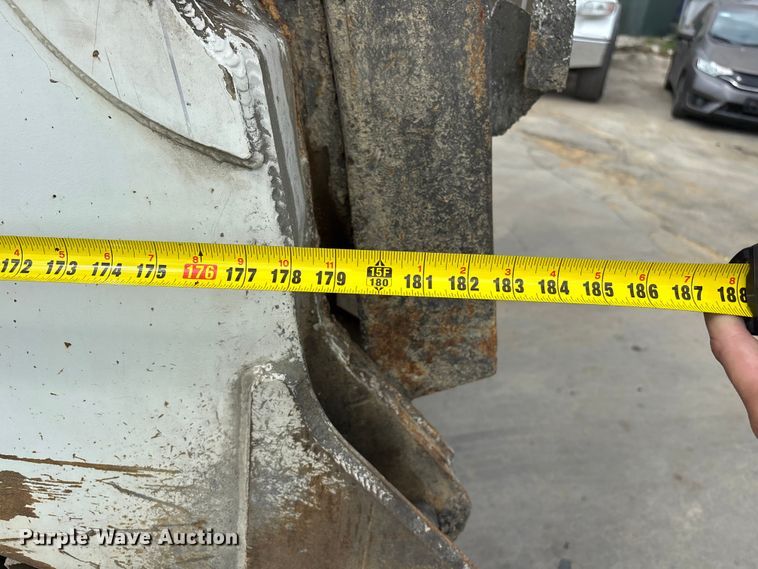 image for item ER7532 2009 Peterbilt 367 dump truck