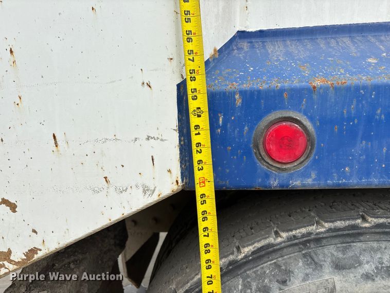 image for item ER7532 2009 Peterbilt 367 dump truck