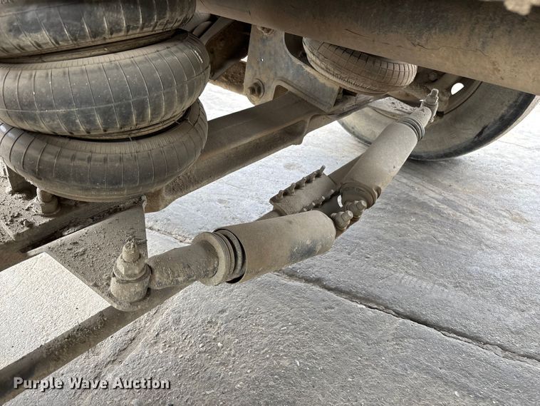 image for item ER7532 2009 Peterbilt 367 dump truck